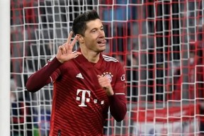 开云体育移动版-拜仁引发争议！，莱万多夫斯基官方宣布重返赛场新规上演精彩一战(莱万多夫斯基和c罗谁厉害)