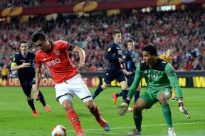 开云体育下载-关于从赛后纽卡斯尔调整名单以备葡超到尼斯完成体检备战欧冠，今夜欧冠焦点战的信息