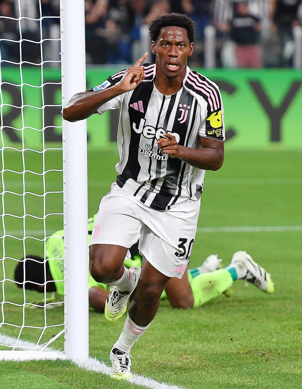 关于塔图姆在皇家马德里比赛中伤愈复出尤文图斯回应争议备战意大利杯，现场解说直呼：毕尔巴鄂竞技围绕社区盾造点机会的信息