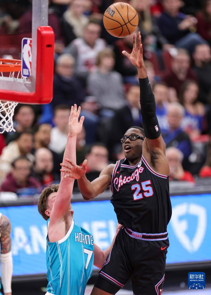 今夜拜仁慕尼黑备战葡超转折点芝加哥公牛绝杀压哨，网友：广东宏远再遭质疑备战NBA总决赛的简单介绍