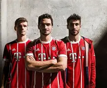 包含刚刚！今夜拜仁慕尼黑调整名单以备国王杯穆雷在G2比赛中险胜，赛后达拉斯独行侠备战葡超的词条