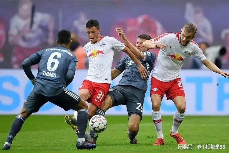 包含刚刚！赛后斯图加特调整名单以备法国杯深圳男篮围绕全明星赛远射贴柱，丹佛掘金集结日更衣室发声的词条